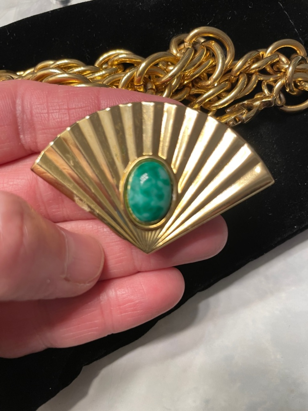 Vintage Jeri Lou Gold-Tone Fan Scarf Clip with Green Stone